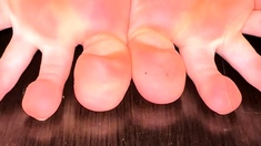 Amateur Foot Fetish Girlfriend Sucks and gives a Footjob