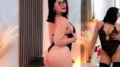 Close up MILF masturbation